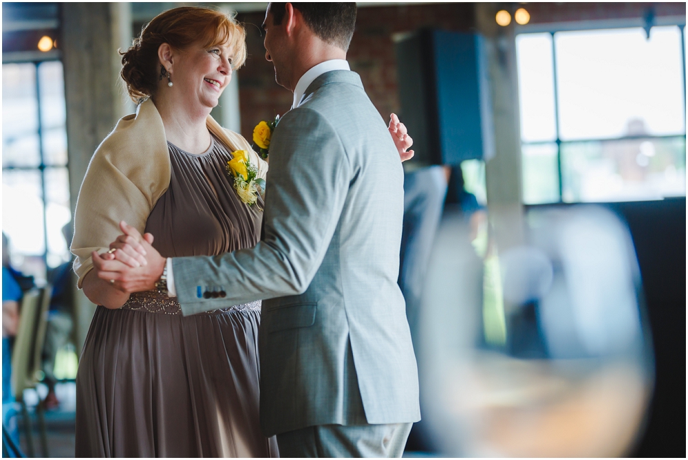 Boathouse at Rocketts Landing Wedding Richmond Wedding photographers_0117